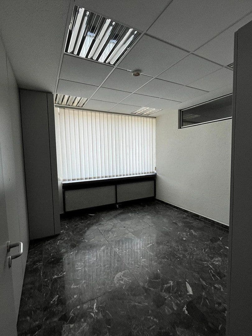 Prenájom nebytového priestoru 1 m², Friedrichkaiserstr. 13, Iserlohn, Severné Porýnie - Westfálsko Prenájom nebytového priestoru 1 m², Friedrichkaiserstr. 13, Iserlohn, Severné Porýnie - Westfálsko
