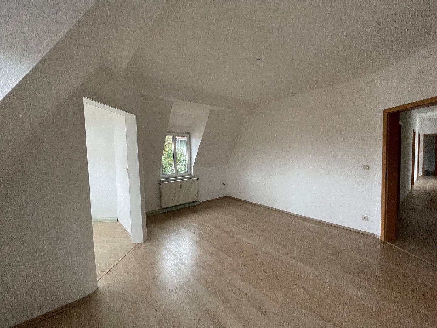 Prenájom bytu 5-izbový 125 m², Charlottenstraße 7, Eisenach, Durínsko Prenájom bytu 5-izbový 125 m², Charlottenstraße 7, Eisenach, Durínsko