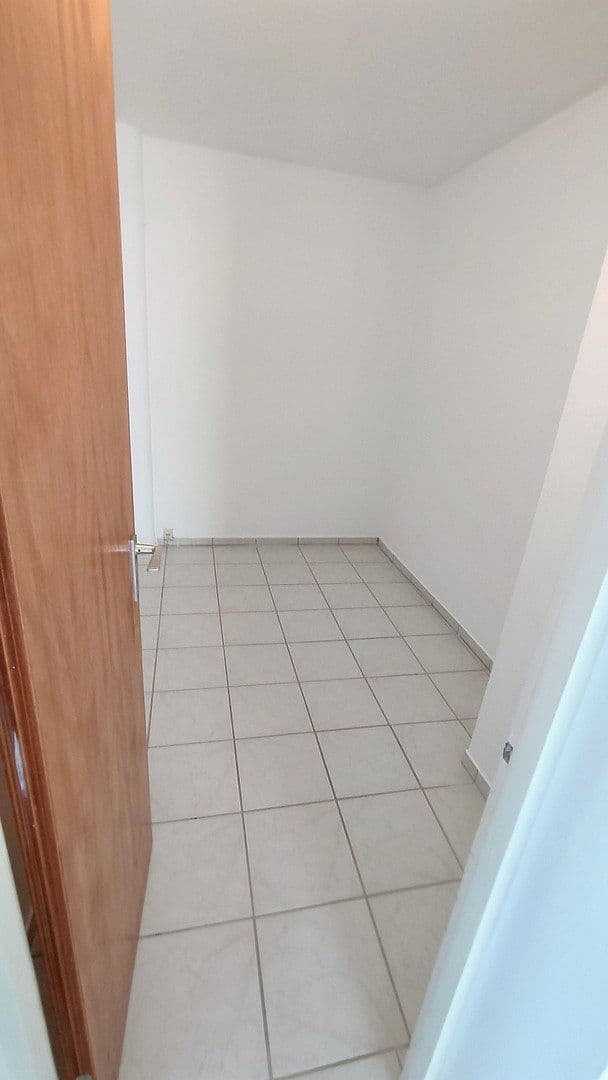 Prenájom bytu 3-izbový 83 m², Eppelheim, Bádensko-Wurttembersko Prenájom bytu 3-izbový 83 m², Eppelheim, Bádensko-Wurttembersko