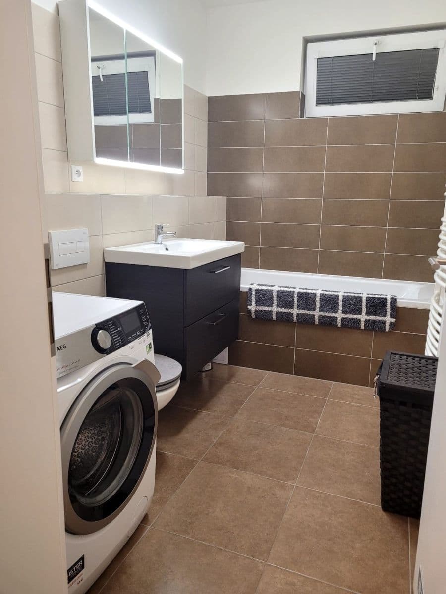 Predaj bytu 2-izbový 56 m², T. G. Masaryka, Horoměřice, Středočeský kraj Predaj bytu 2-izbový 56 m², T. G. Masaryka, Horoměřice, Středočeský kraj