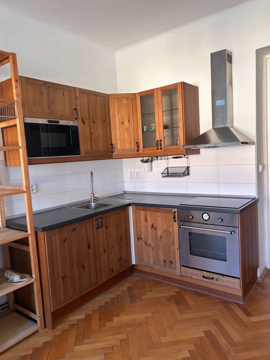 Prenájom bytu 1-izbový 25 m², Kyjevská, Praha, Praha Prenájom bytu 1-izbový 25 m², Kyjevská, Praha, Praha