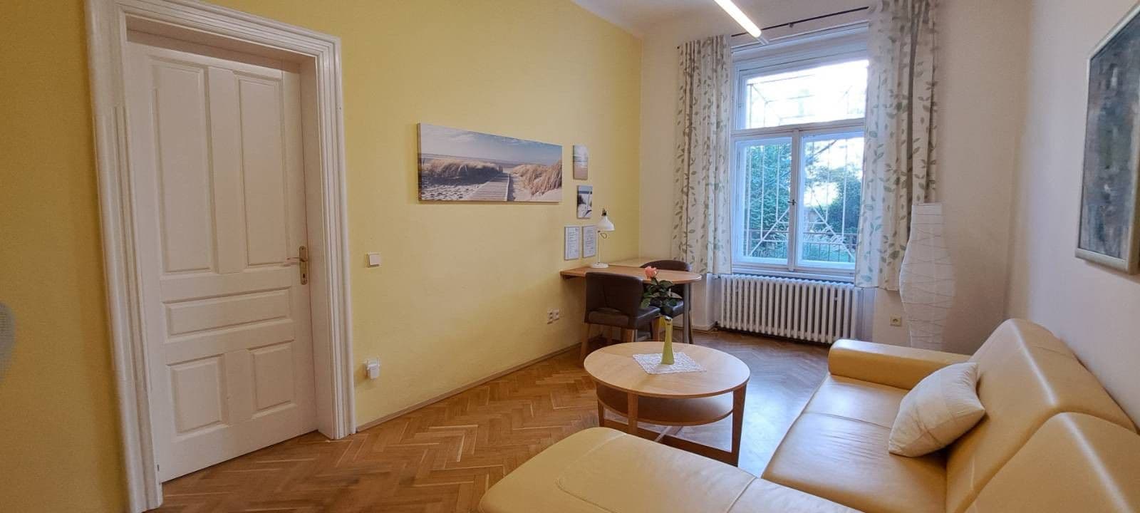 Prenájom nebytového priestoru 17 m², Krkonošská, Praha, Praha Prenájom nebytového priestoru 17 m², Krkonošská, Praha, Praha