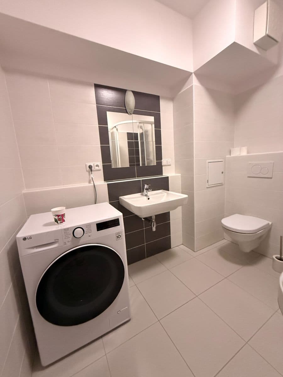Prenájom bytu 2-izbový 47 m², U Dlouhé stěny, Jihlava, Kraj Vysočina Prenájom bytu 2-izbový 47 m², U Dlouhé stěny, Jihlava, Kraj Vysočina