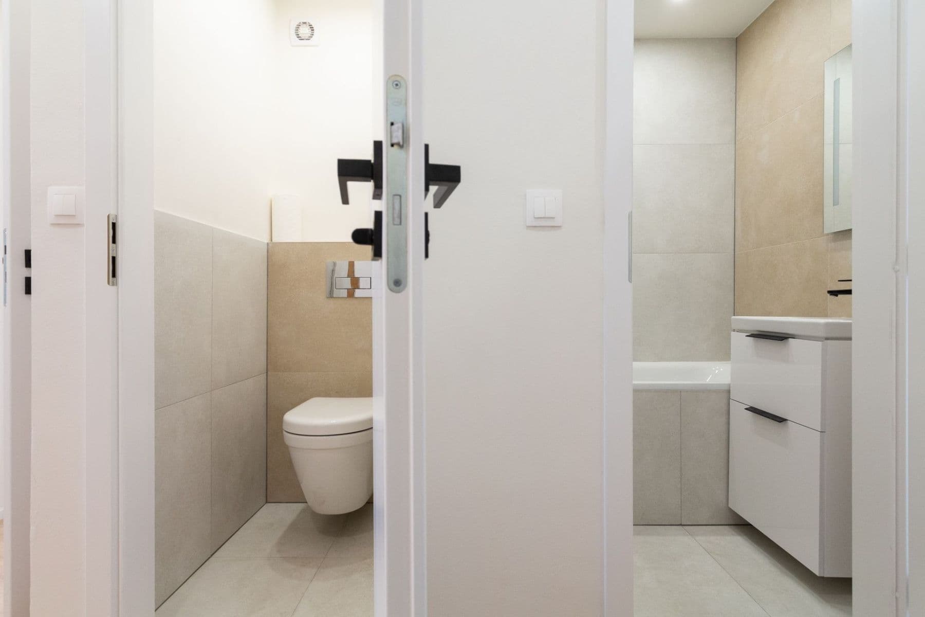 Predaj bytu 3-izbový 70 m², Holčovická, Praha, Praha Predaj bytu 3-izbový 70 m², Holčovická, Praha, Praha