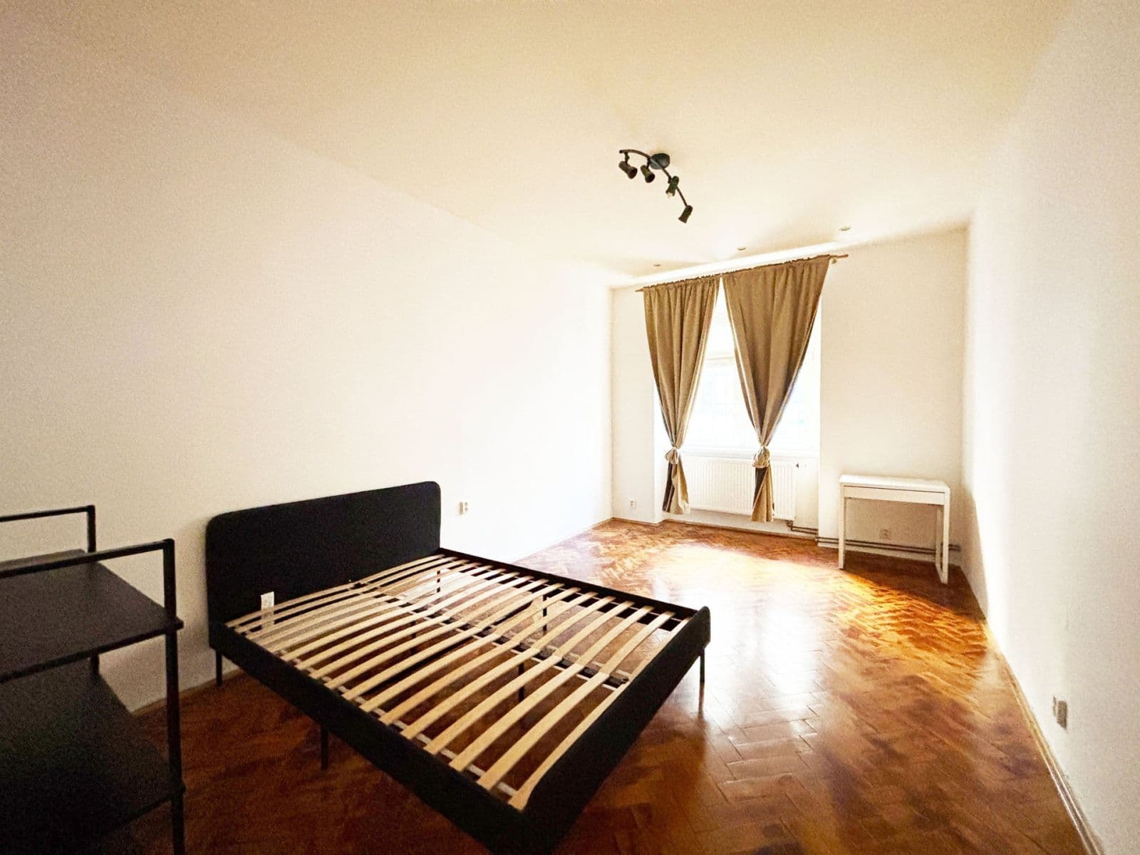 Prenájom bytu 1-izbový 48 m², Chrudimská, Praha, Praha Prenájom bytu 1-izbový 48 m², Chrudimská, Praha, Praha