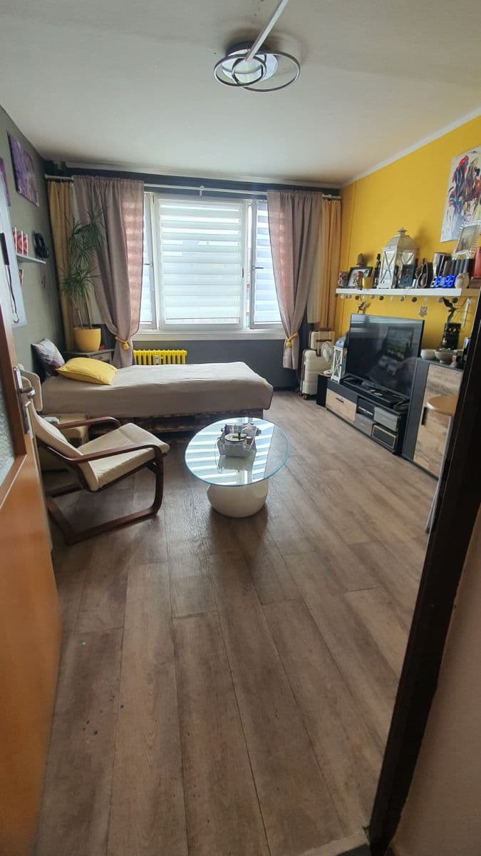 Prenájom bytu 1-izbový 34 m², Káranská, Praha, Praha Prenájom bytu 1-izbový 34 m², Káranská, Praha, Praha
