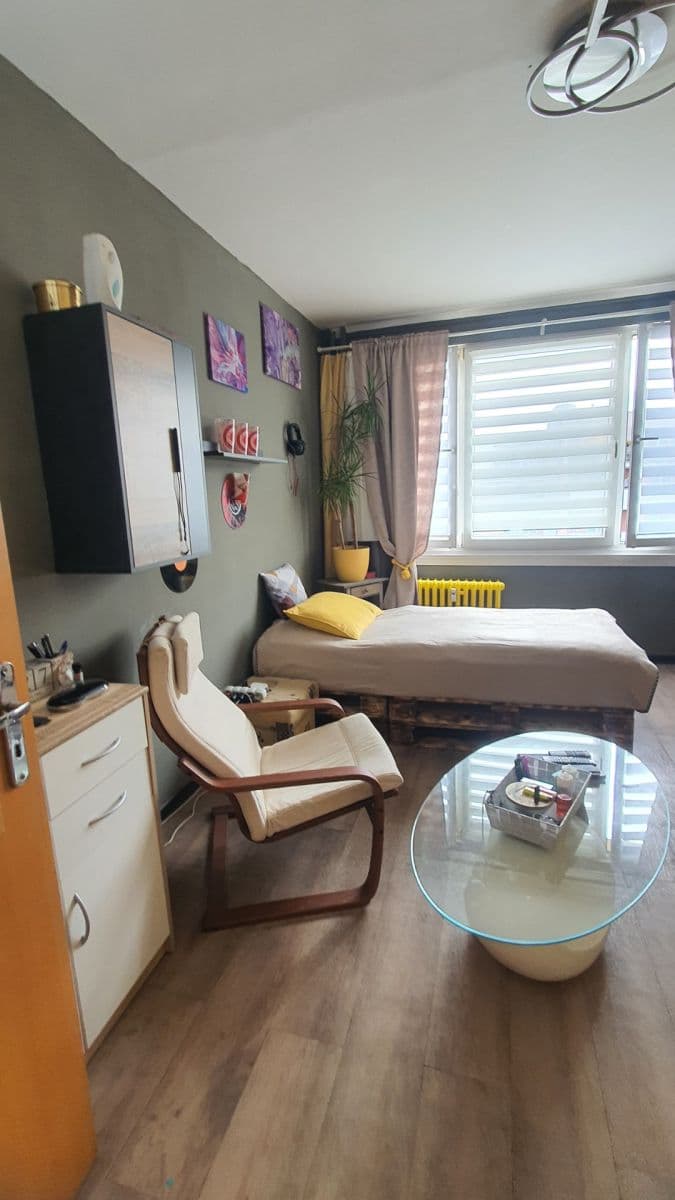 Prenájom bytu 1-izbový 34 m², Káranská, Praha, Praha Prenájom bytu 1-izbový 34 m², Káranská, Praha, Praha