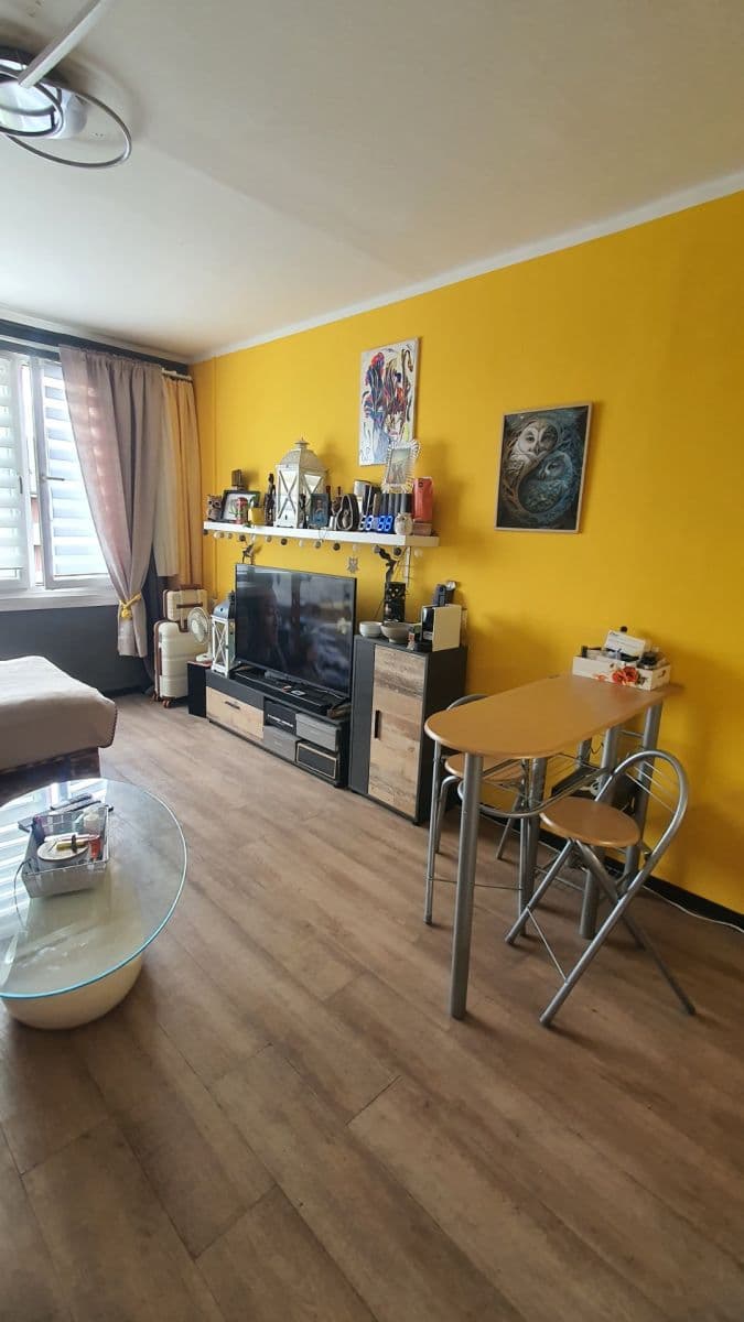 Prenájom bytu 1-izbový 34 m², Káranská, Praha, Praha Prenájom bytu 1-izbový 34 m², Káranská, Praha, Praha