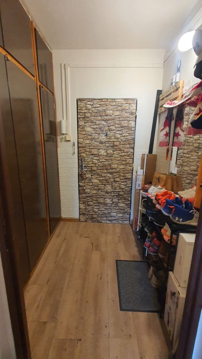 Prenájom bytu 1-izbový 34 m², Káranská, Praha, Praha Prenájom bytu 1-izbový 34 m², Káranská, Praha, Praha