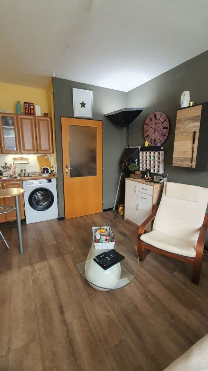 Prenájom bytu 1-izbový 34 m², Káranská, Praha, Praha Prenájom bytu 1-izbový 34 m², Káranská, Praha, Praha