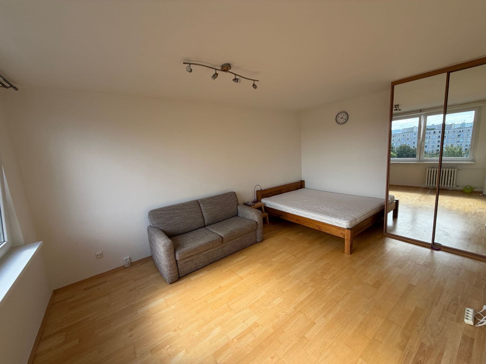 Prenájom bytu 1-izbový 30 m², Angelovova, Praha, Praha Prenájom bytu 1-izbový 30 m², Angelovova, Praha, Praha