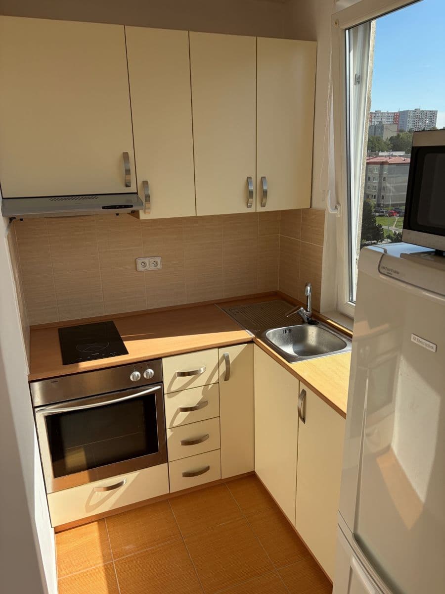 Prenájom bytu 1-izbový 30 m², Angelovova, Praha, Praha Prenájom bytu 1-izbový 30 m², Angelovova, Praha, Praha