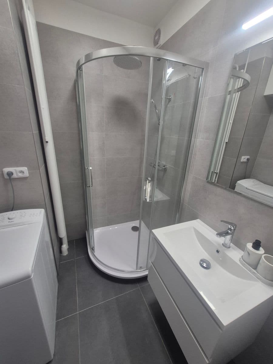 Prenájom bytu 3-izbový 75 m², Královická, Praha, Praha Prenájom bytu 3-izbový 75 m², Královická, Praha, Praha