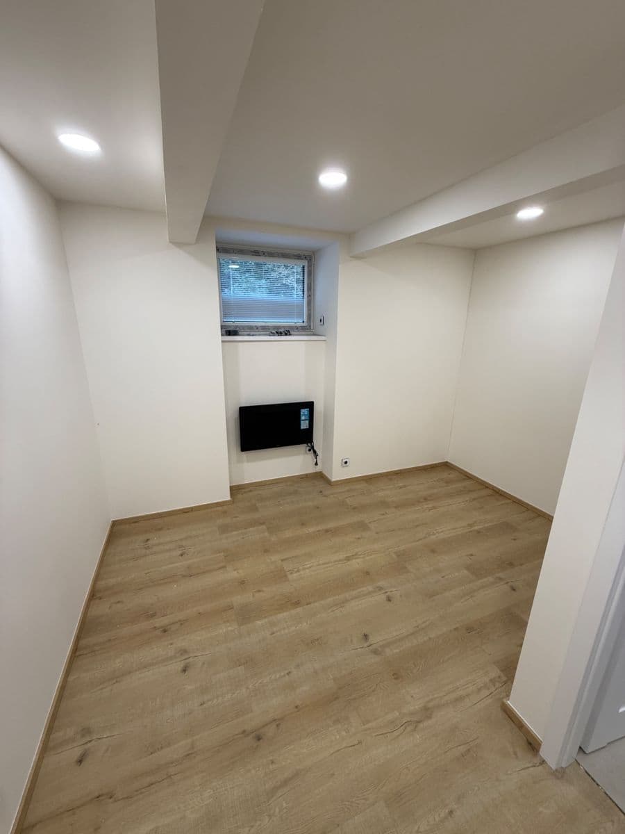 Prenájom bytu 1-izbový 22 m², Na Jezerce, Praha, Praha Prenájom bytu 1-izbový 22 m², Na Jezerce, Praha, Praha