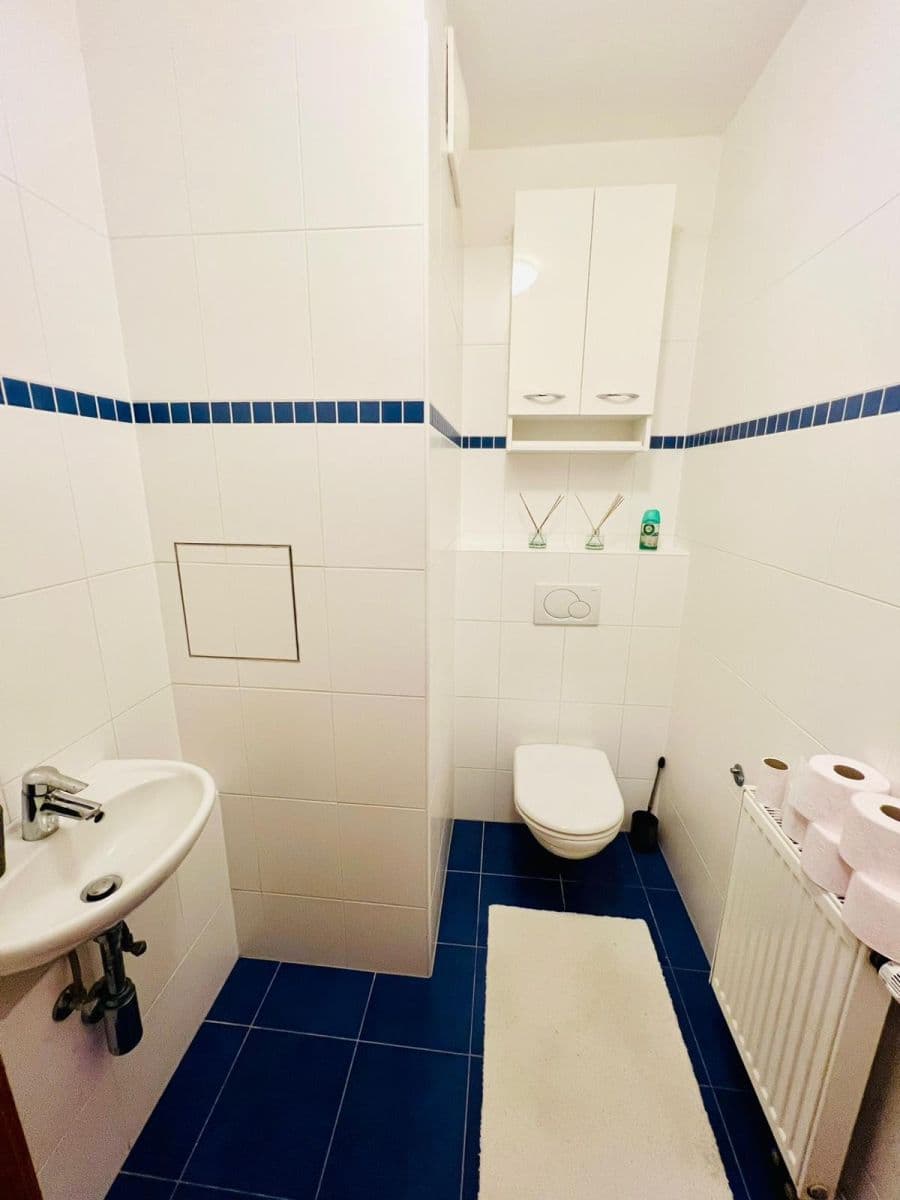 Prenájom bytu 3-izbový 80 m², Babická, Praha, Praha Prenájom bytu 3-izbový 80 m², Babická, Praha, Praha