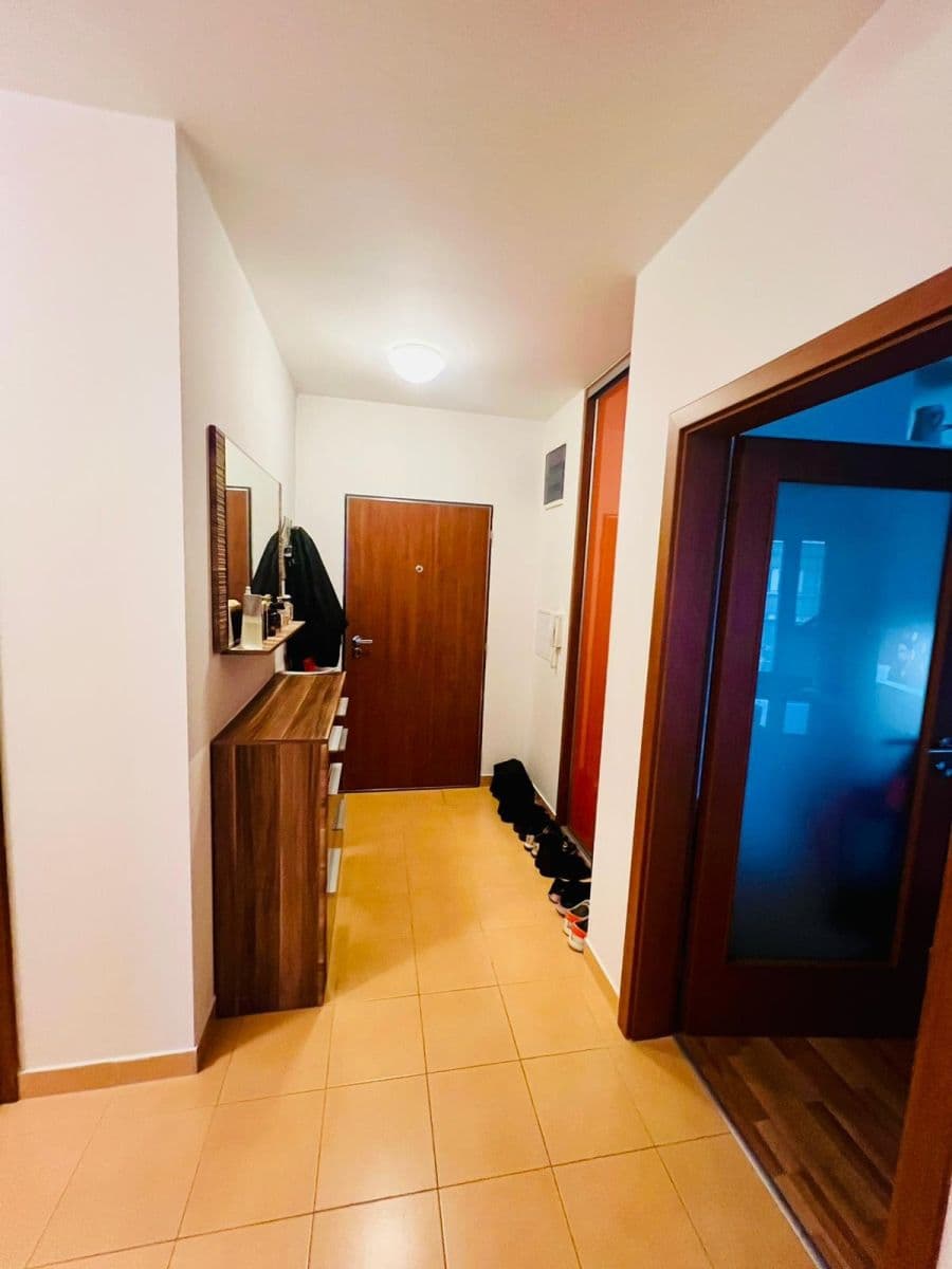Prenájom bytu 3-izbový 80 m², Babická, Praha, Praha Prenájom bytu 3-izbový 80 m², Babická, Praha, Praha