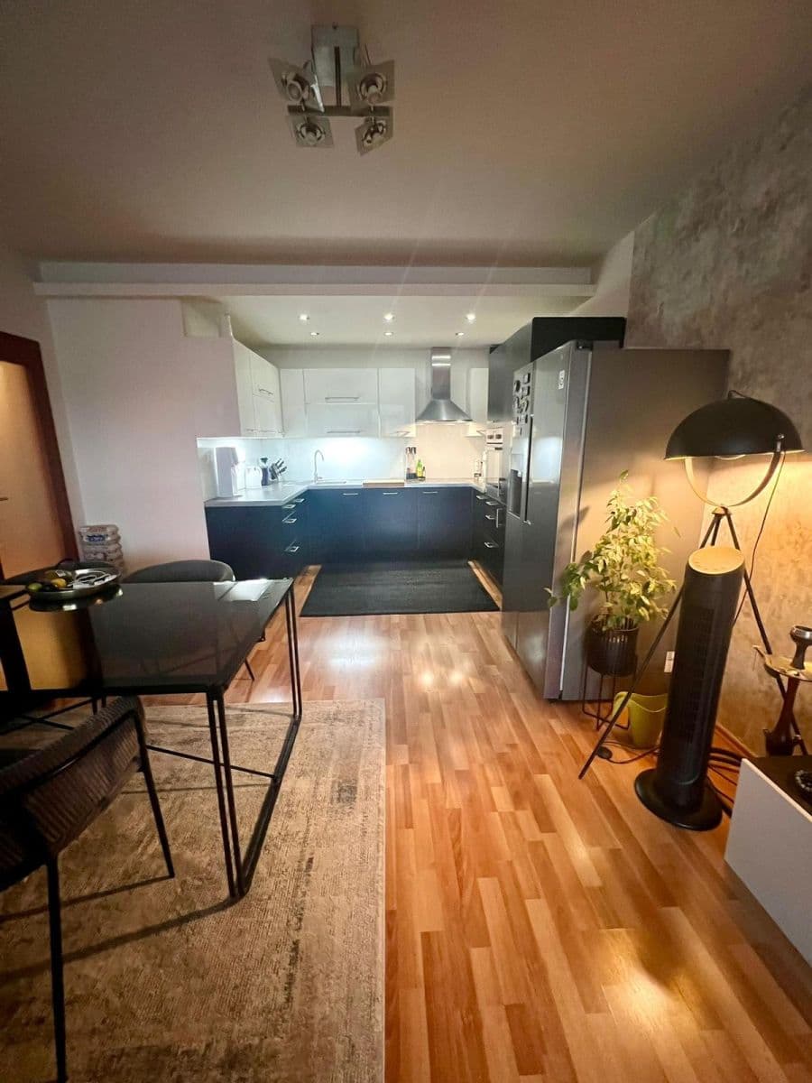 Prenájom bytu 3-izbový 80 m², Babická, Praha, Praha Prenájom bytu 3-izbový 80 m², Babická, Praha, Praha