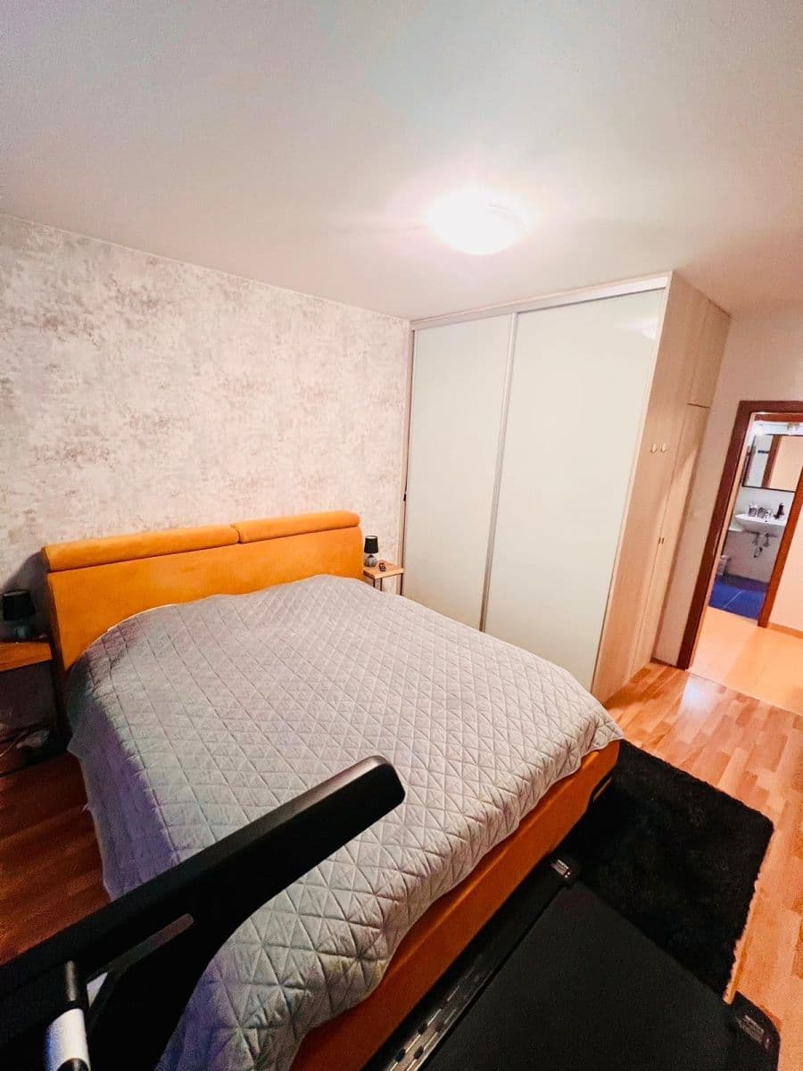 Prenájom bytu 3-izbový 80 m², Babická, Praha, Praha Prenájom bytu 3-izbový 80 m², Babická, Praha, Praha