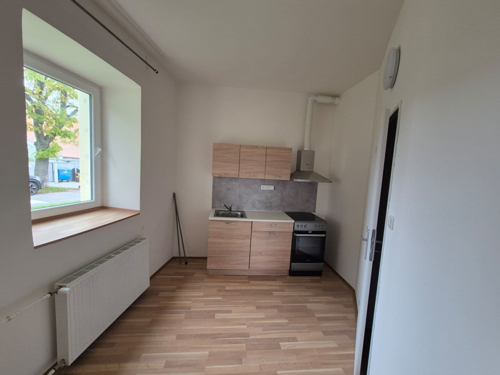 Prenájom nebytového priestoru 510 m², Náves sv. Petra a Pavla, Zlatníky-Hodkovice, Středočeský kraj Prenájom nebytového priestoru 510 m², Náves sv. Petra a Pavla, Zlatníky-Hodkovice, Středočeský kraj
