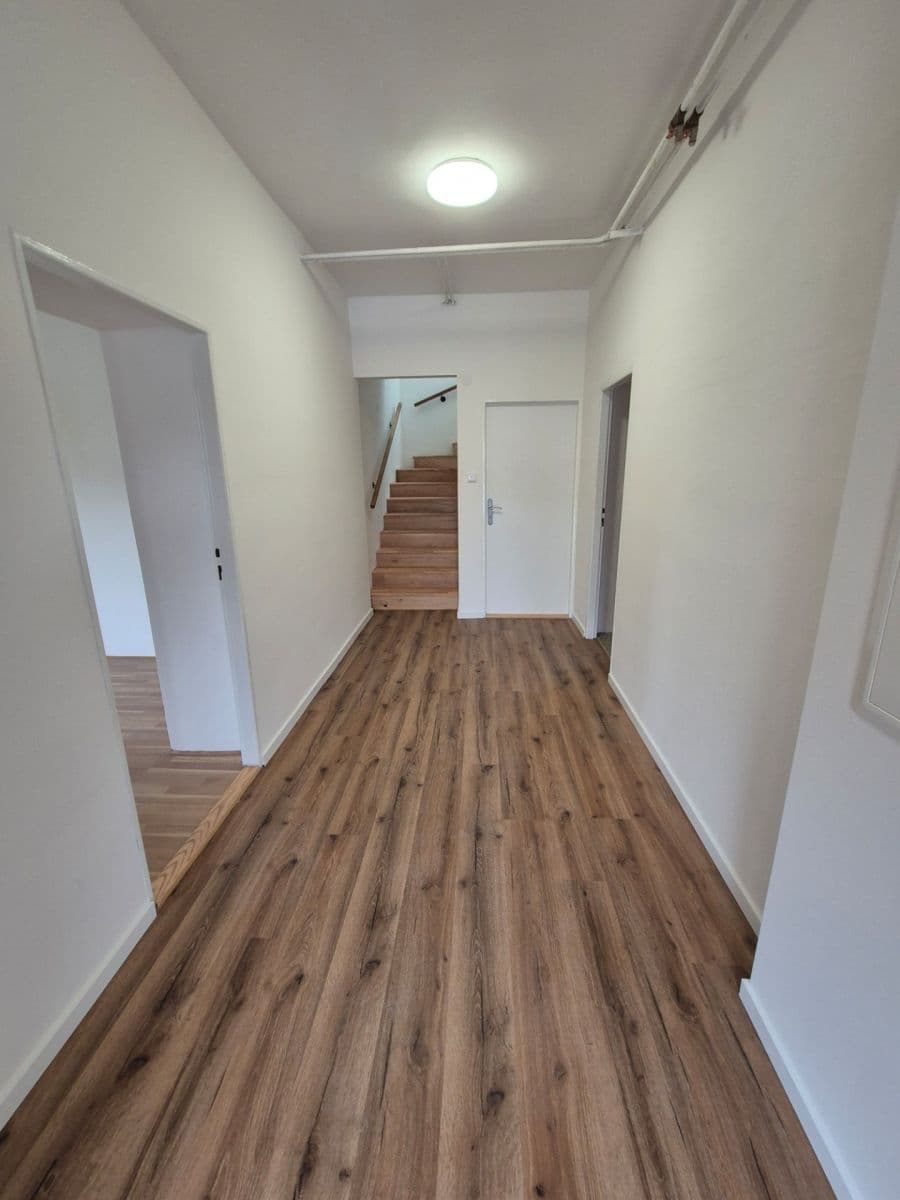 Prenájom nebytového priestoru 510 m², Náves sv. Petra a Pavla, Zlatníky-Hodkovice, Středočeský kraj Prenájom nebytového priestoru 510 m², Náves sv. Petra a Pavla, Zlatníky-Hodkovice, Středočeský kraj