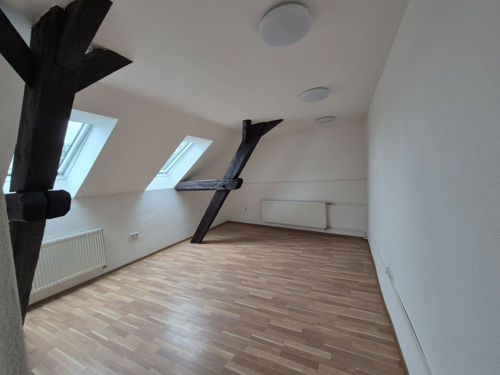 Prenájom nebytového priestoru 510 m², Náves sv. Petra a Pavla, Zlatníky-Hodkovice, Středočeský kraj Prenájom nebytového priestoru 510 m², Náves sv. Petra a Pavla, Zlatníky-Hodkovice, Středočeský kraj