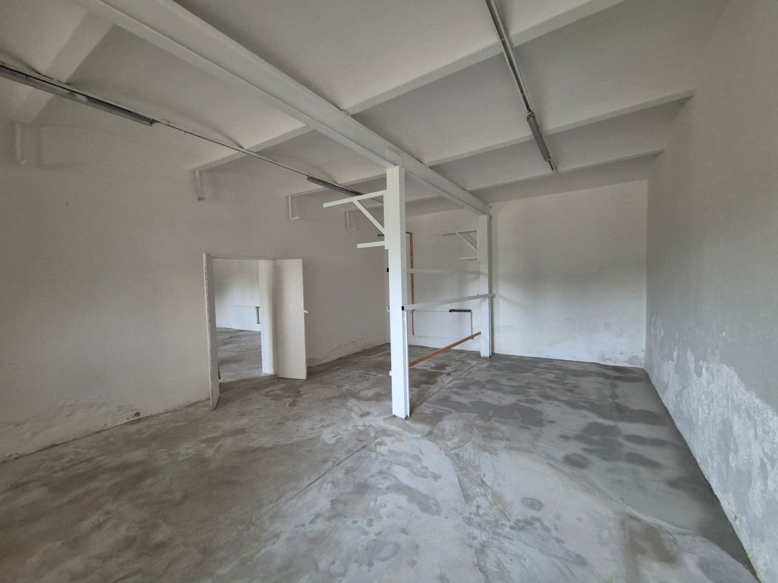 Prenájom nebytového priestoru 510 m², Náves sv. Petra a Pavla, Zlatníky-Hodkovice, Středočeský kraj Prenájom nebytového priestoru 510 m², Náves sv. Petra a Pavla, Zlatníky-Hodkovice, Středočeský kraj