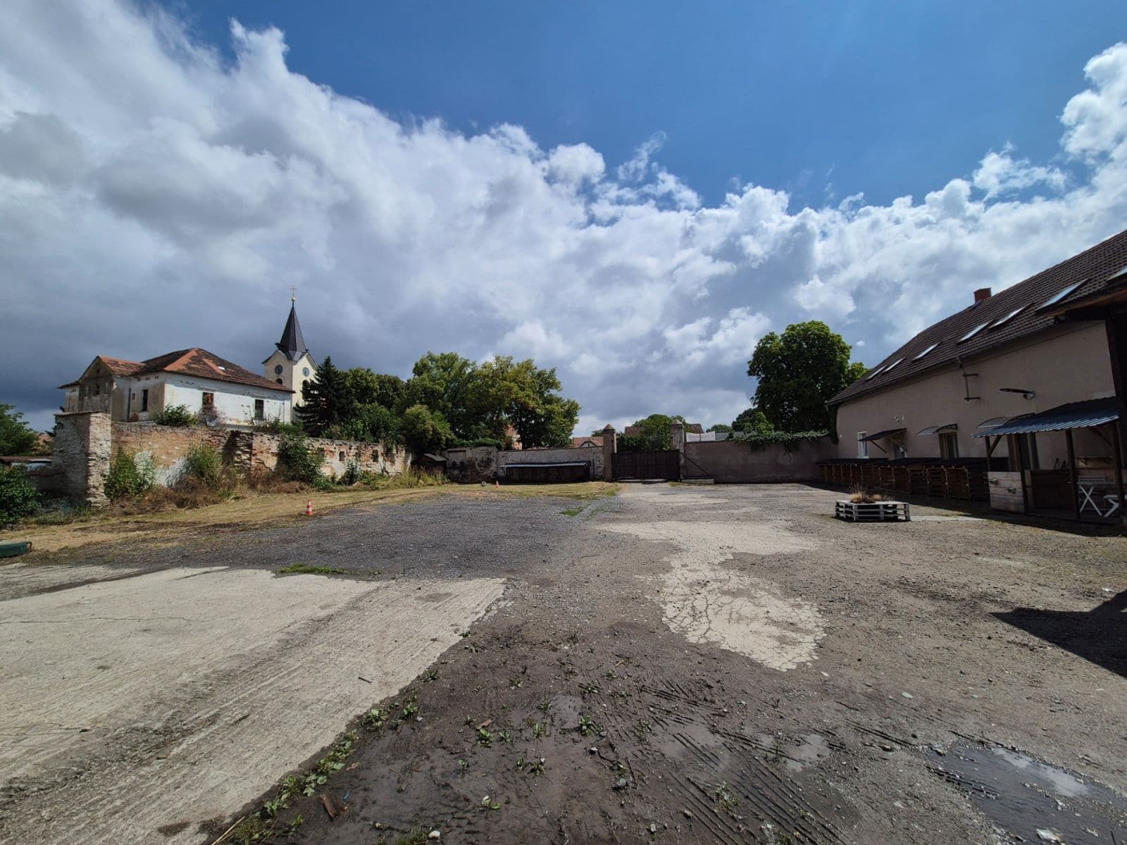 Prenájom nebytového priestoru 510 m², Náves sv. Petra a Pavla, Zlatníky-Hodkovice, Středočeský kraj Prenájom nebytového priestoru 510 m², Náves sv. Petra a Pavla, Zlatníky-Hodkovice, Středočeský kraj