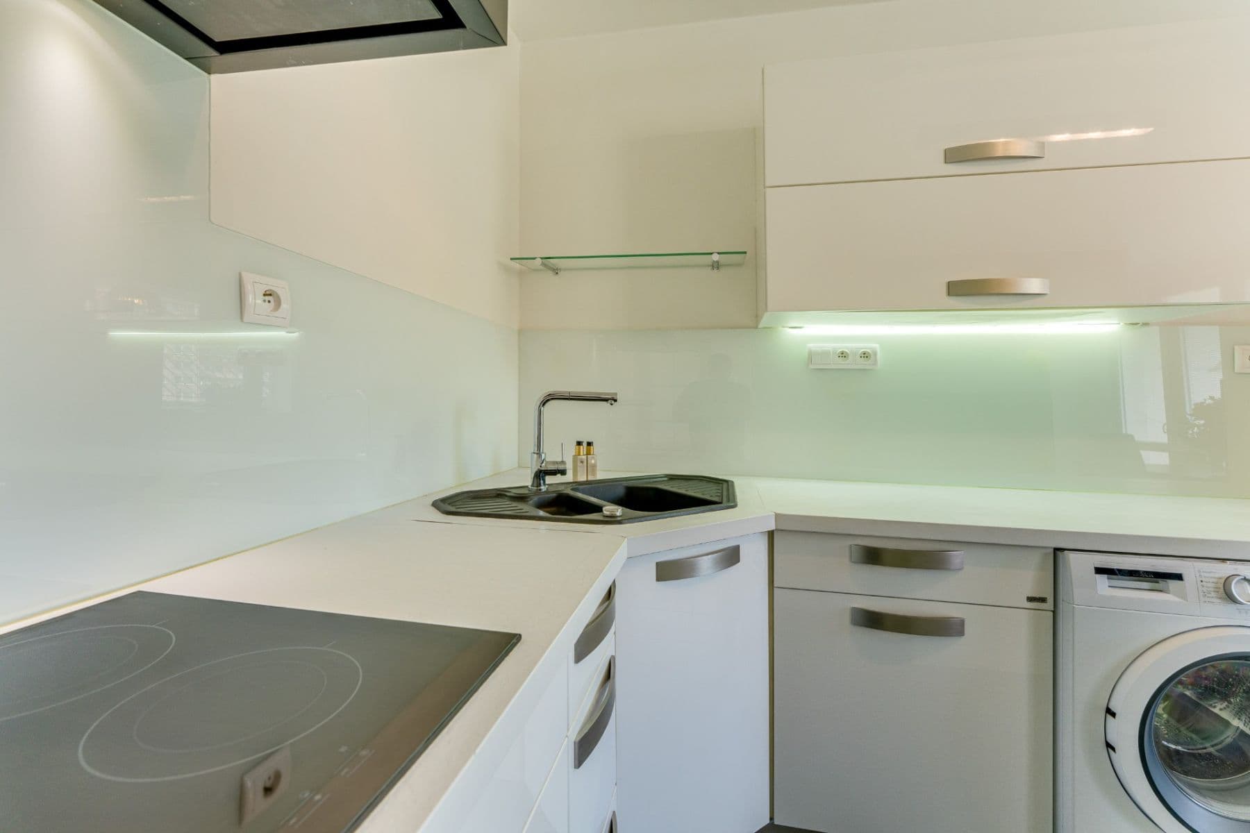 Predaj bytu 3-izbový 80 m², Suchý vršek, Praha, Praha Predaj bytu 3-izbový 80 m², Suchý vršek, Praha, Praha