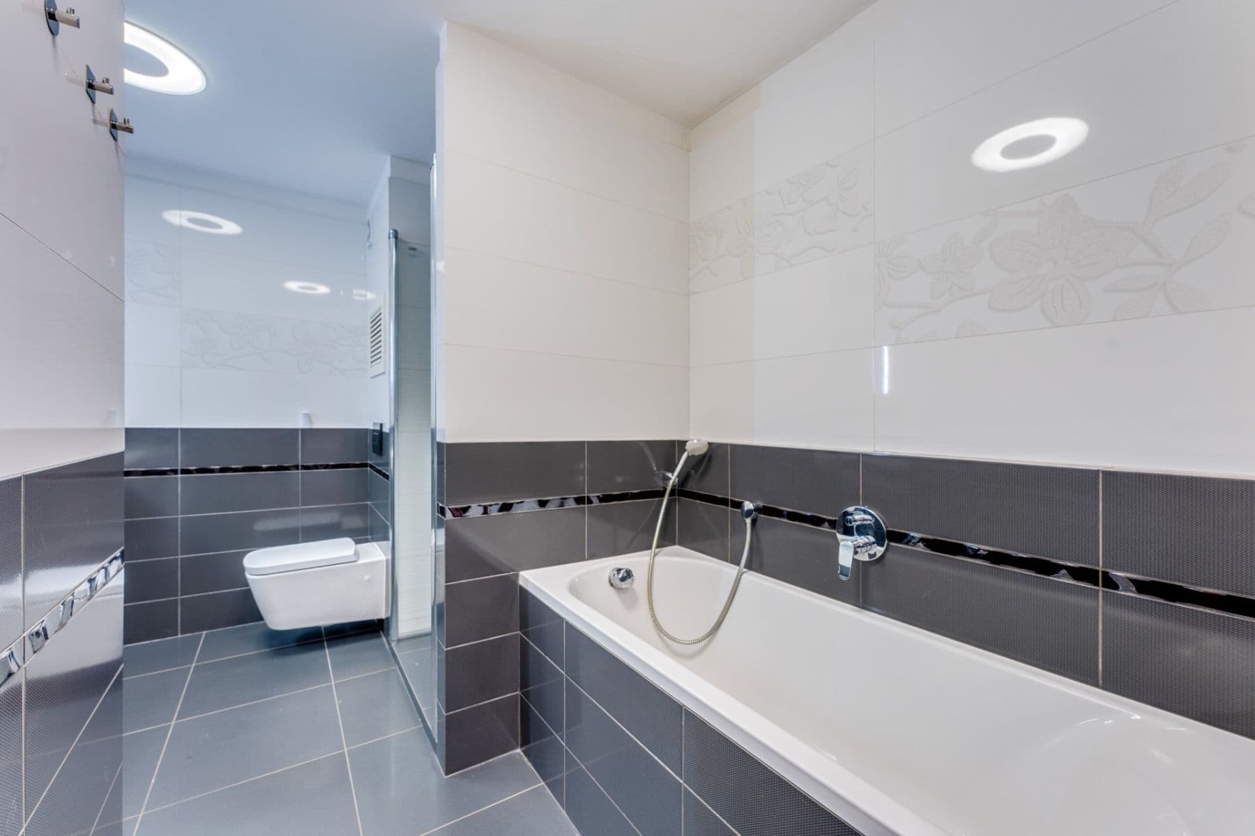 Predaj bytu 3-izbový 80 m², Suchý vršek, Praha, Praha Predaj bytu 3-izbový 80 m², Suchý vršek, Praha, Praha