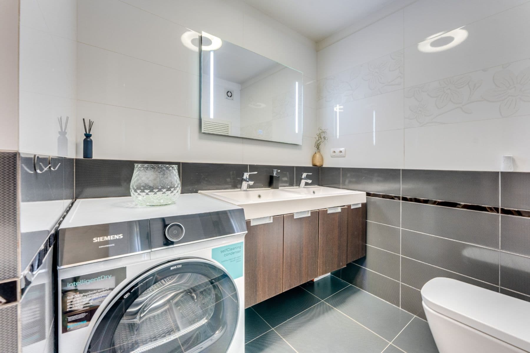 Predaj bytu 3-izbový 80 m², Suchý vršek, Praha, Praha Predaj bytu 3-izbový 80 m², Suchý vršek, Praha, Praha