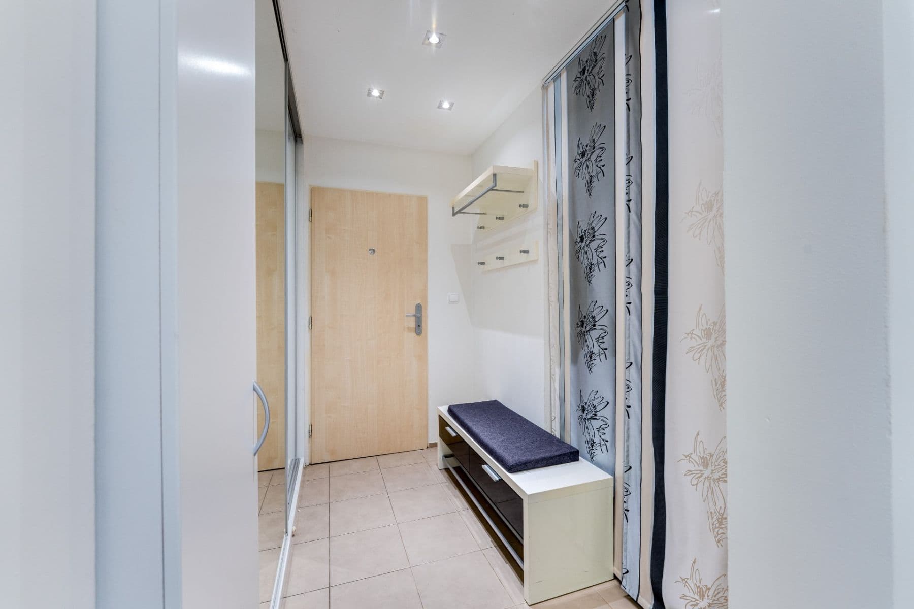 Predaj bytu 3-izbový 80 m², Suchý vršek, Praha, Praha Predaj bytu 3-izbový 80 m², Suchý vršek, Praha, Praha