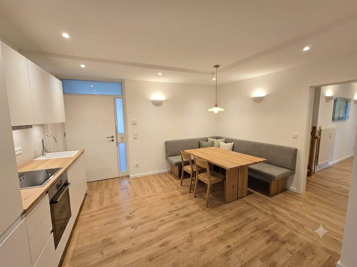 Prenájom bytu 6-izbový 123 m², Karlstr. 59, Friedrichshafen, Bádensko-Wurttembersko Prenájom bytu 6-izbový 123 m², Karlstr. 59, Friedrichshafen, Bádensko-Wurttembersko