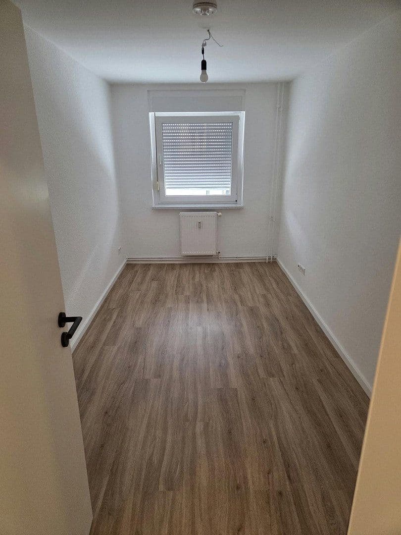 Prenájom bytu 4-izbový 70 m², Roßstraße 11, Leipzig-Südost OT Liebertwolkwitz, Sasko Prenájom bytu 4-izbový 70 m², Roßstraße 11, Leipzig-Südost OT Liebertwolkwitz, Sasko