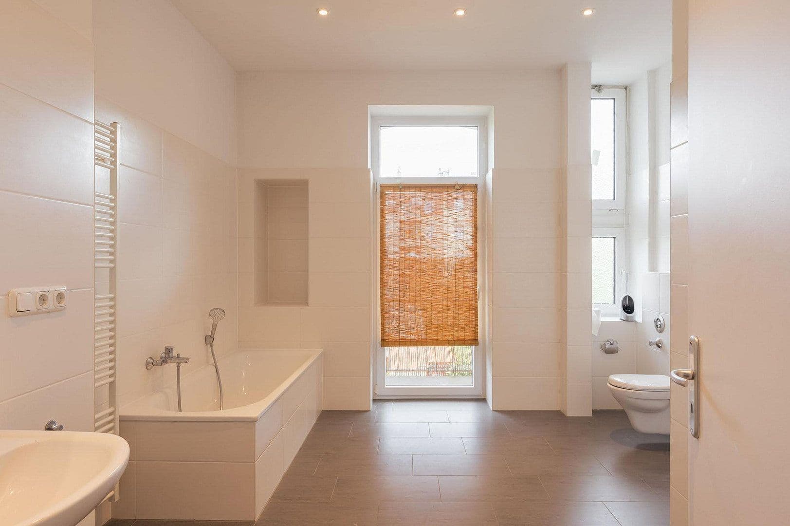 Prenájom bytu 4-izbový 124 m², Goebenstraße 31, Wiesbaden, Hesensko Prenájom bytu 4-izbový 124 m², Goebenstraße 31, Wiesbaden, Hesensko