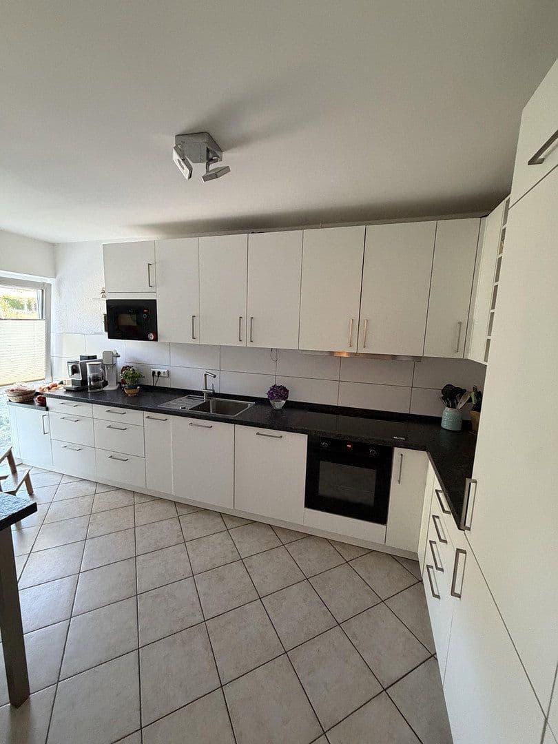 Prenájom domu 175 m², pozemok 235 m², Liederbach am Taunus, Hesensko Prenájom domu 175 m², pozemok 235 m², Liederbach am Taunus, Hesensko