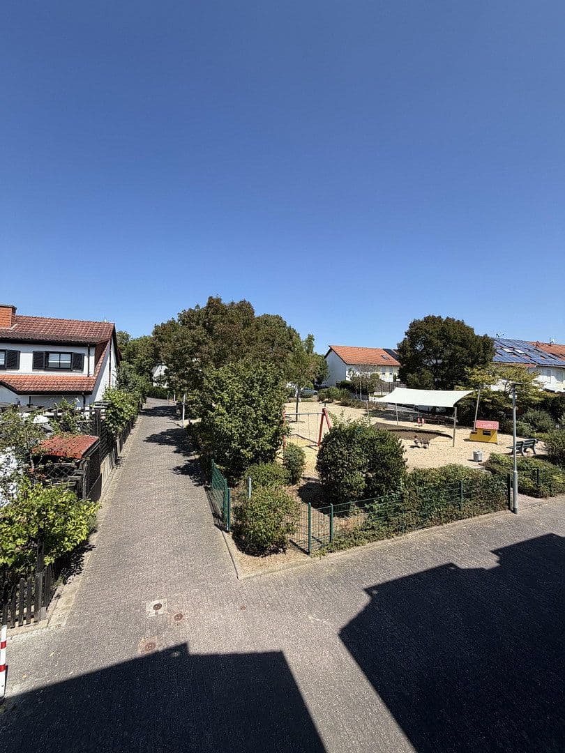 Prenájom domu 175 m², pozemok 235 m², Liederbach am Taunus, Hesensko Prenájom domu 175 m², pozemok 235 m², Liederbach am Taunus, Hesensko