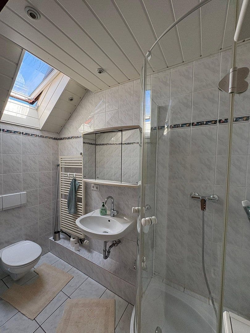 Prenájom domu 175 m², pozemok 235 m², Liederbach am Taunus, Hesensko Prenájom domu 175 m², pozemok 235 m², Liederbach am Taunus, Hesensko