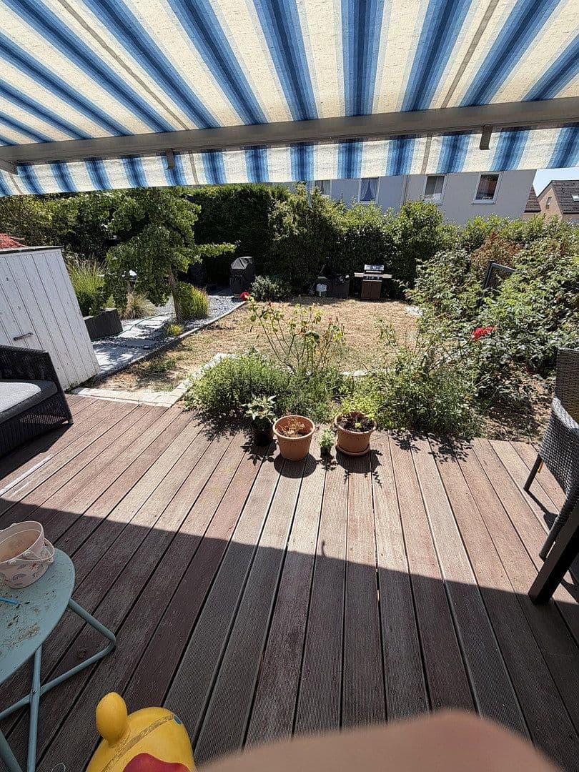 Prenájom domu 175 m², pozemok 235 m², Liederbach am Taunus, Hesensko Prenájom domu 175 m², pozemok 235 m², Liederbach am Taunus, Hesensko