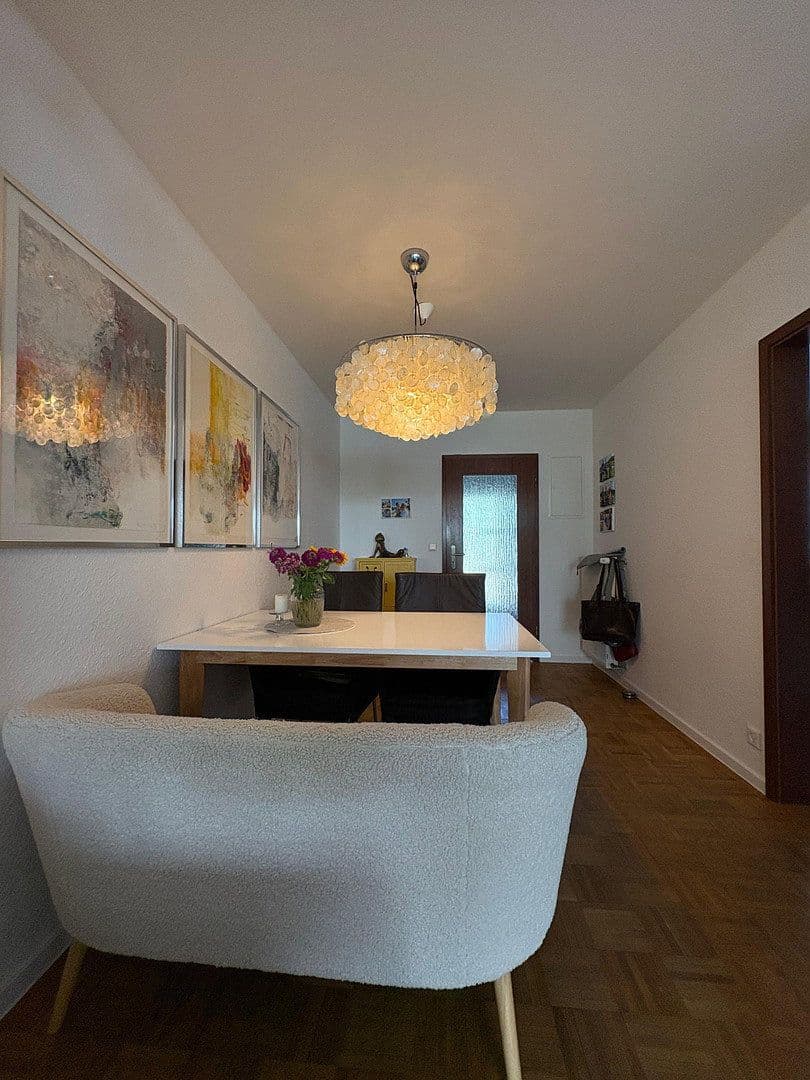 Prenájom domu 175 m², pozemok 235 m², Liederbach am Taunus, Hesensko Prenájom domu 175 m², pozemok 235 m², Liederbach am Taunus, Hesensko