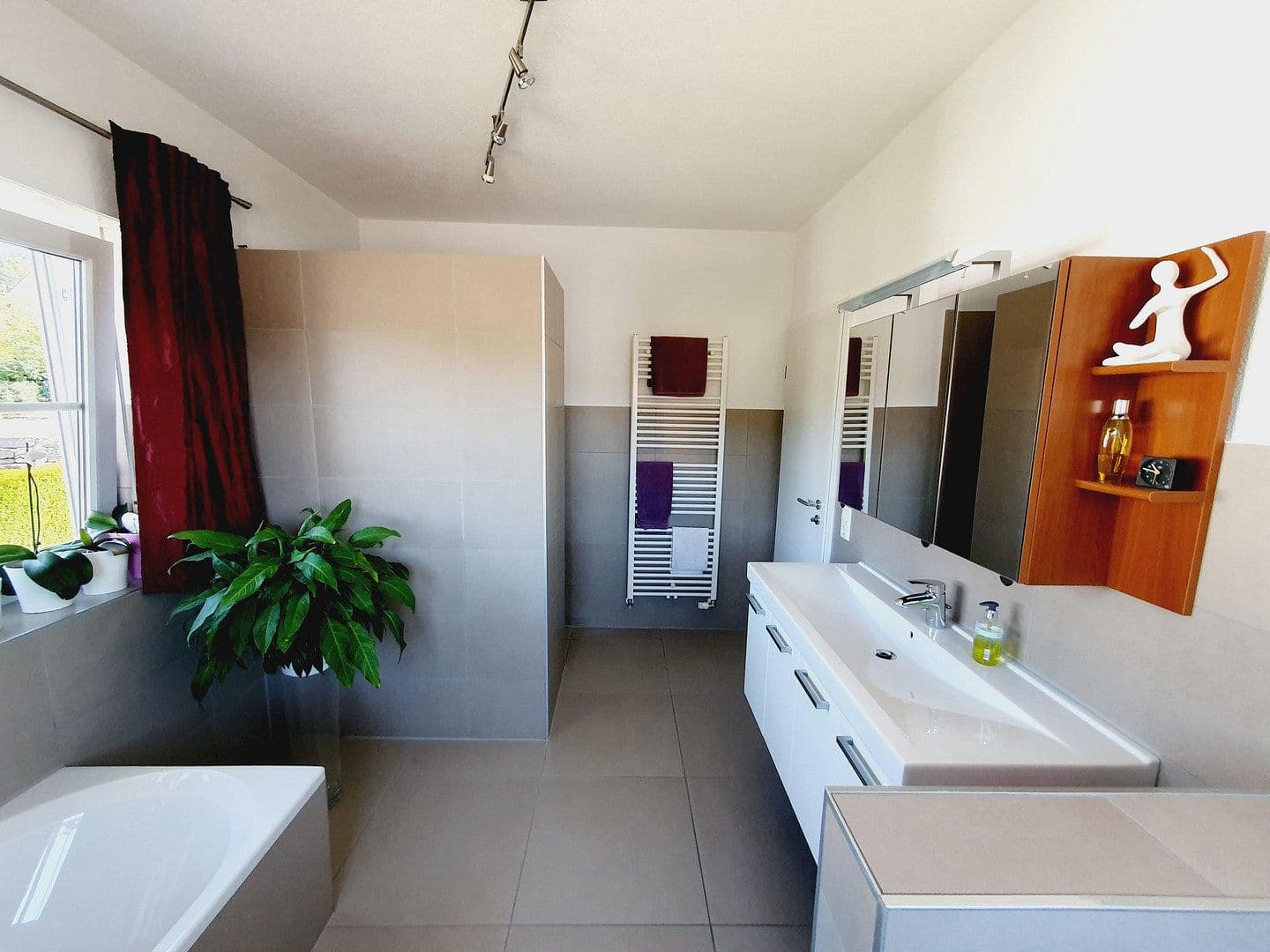 Predaj domu 136 m², pozemok 713 m², Hohner Weg 16, Bad Bocklet, Bavorsko Predaj domu 136 m², pozemok 713 m², Hohner Weg 16, Bad Bocklet, Bavorsko