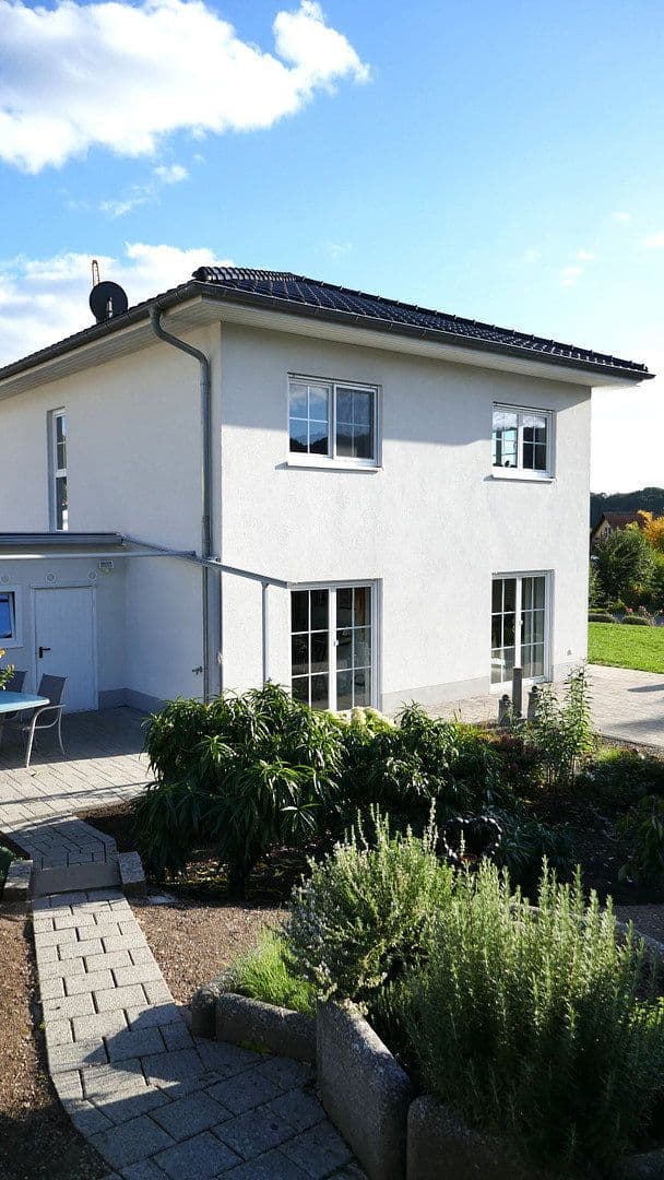 Predaj domu 136 m², pozemok 713 m², Hohner Weg 16, Bad Bocklet, Bavorsko Predaj domu 136 m², pozemok 713 m², Hohner Weg 16, Bad Bocklet, Bavorsko