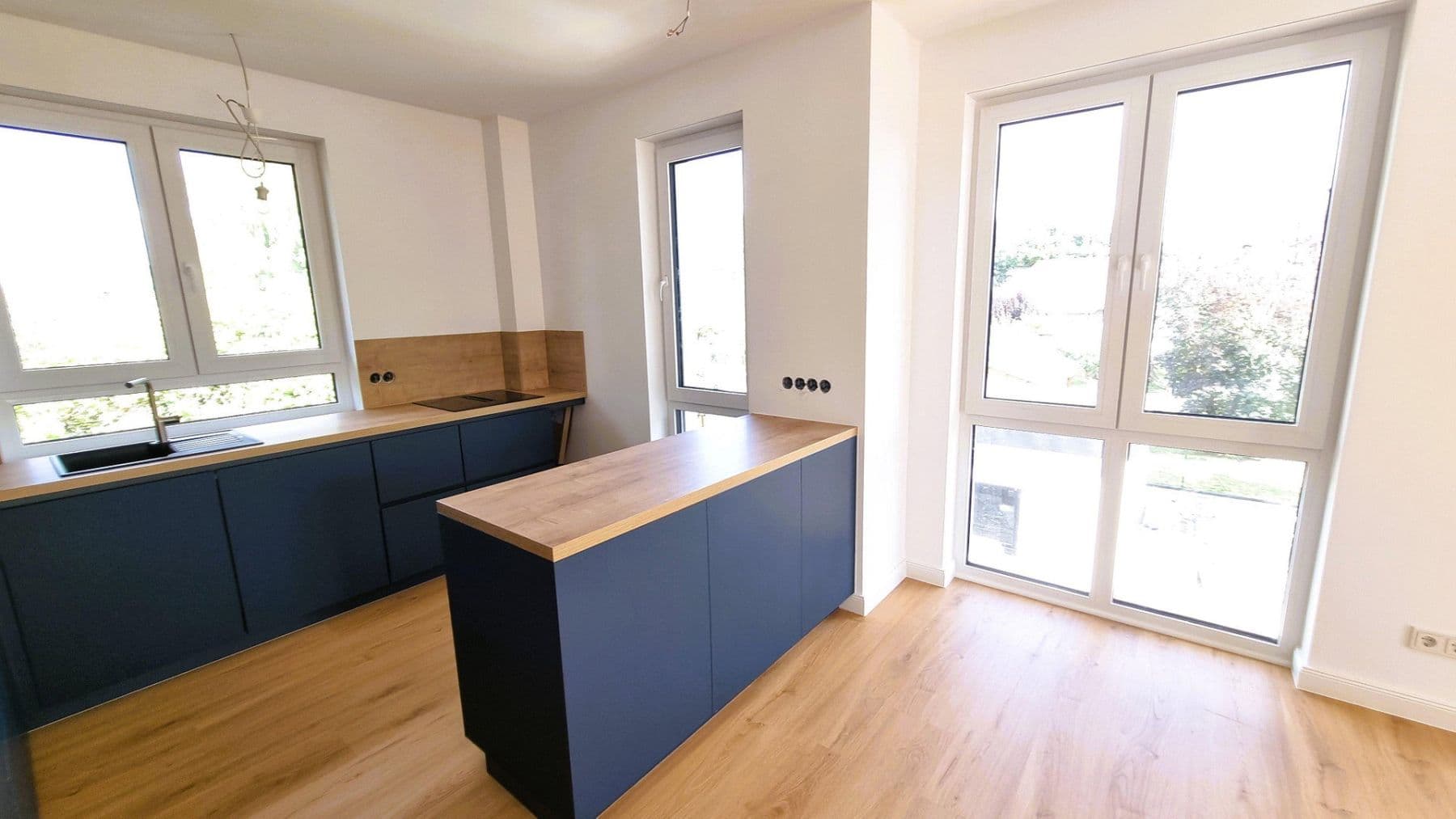 Prenájom bytu 3-izbový 94 m², Fredersdorf-Vogelsdorf, Brandenbursko Prenájom bytu 3-izbový 94 m², Fredersdorf-Vogelsdorf, Brandenbursko