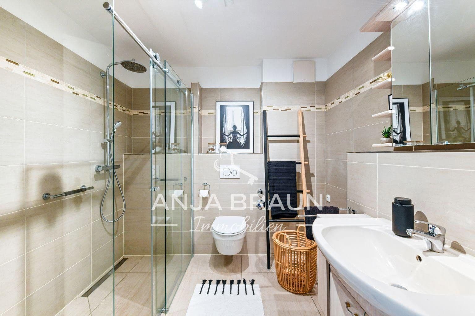 Predaj bytu 3-izbový 81 m², Norderstedt, Šlezvicko-Holštajnsko Predaj bytu 3-izbový 81 m², Norderstedt, Šlezvicko-Holštajnsko
