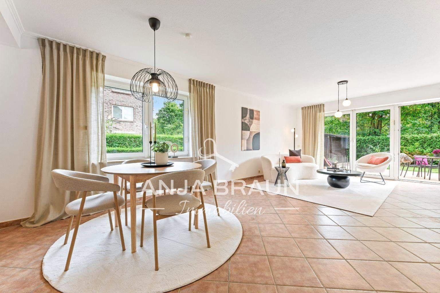 Predaj bytu 3-izbový 81 m², Norderstedt, Šlezvicko-Holštajnsko Predaj bytu 3-izbový 81 m², Norderstedt, Šlezvicko-Holštajnsko