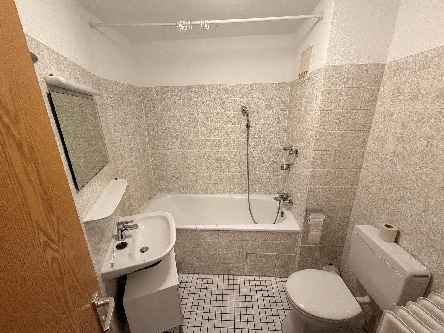 Prenájom bytu 1-izbový 35 m², Winterstr. 1, Karlsruhe, Bádensko-Wurttembersko Prenájom bytu 1-izbový 35 m², Winterstr. 1, Karlsruhe, Bádensko-Wurttembersko