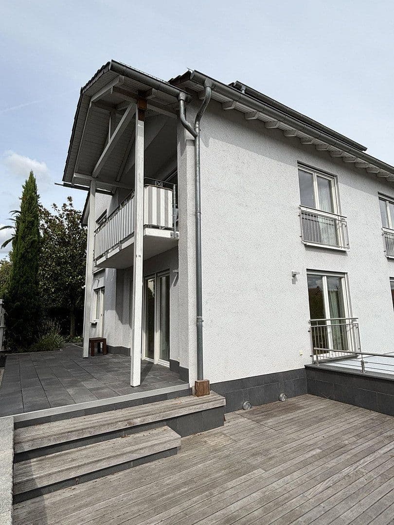 Predaj domu 220 m², pozemok 594 m², Bad Nauheim, Hesensko Predaj domu 220 m², pozemok 594 m², Bad Nauheim, Hesensko