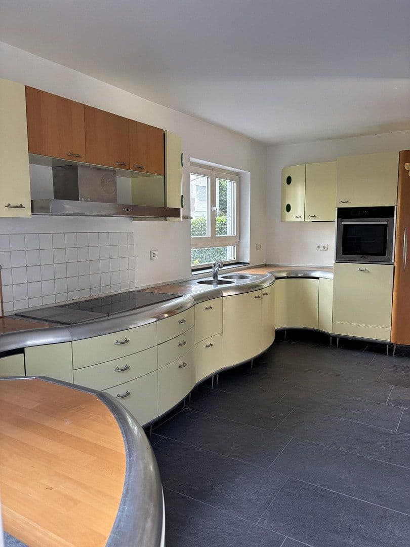 Predaj domu 220 m², pozemok 594 m², Bad Nauheim, Hesensko Predaj domu 220 m², pozemok 594 m², Bad Nauheim, Hesensko