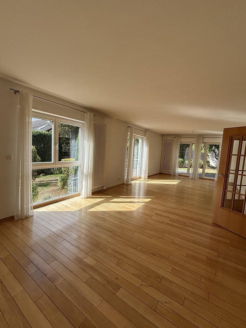 Predaj domu 220 m², pozemok 594 m², Bad Nauheim, Hesensko Predaj domu 220 m², pozemok 594 m², Bad Nauheim, Hesensko