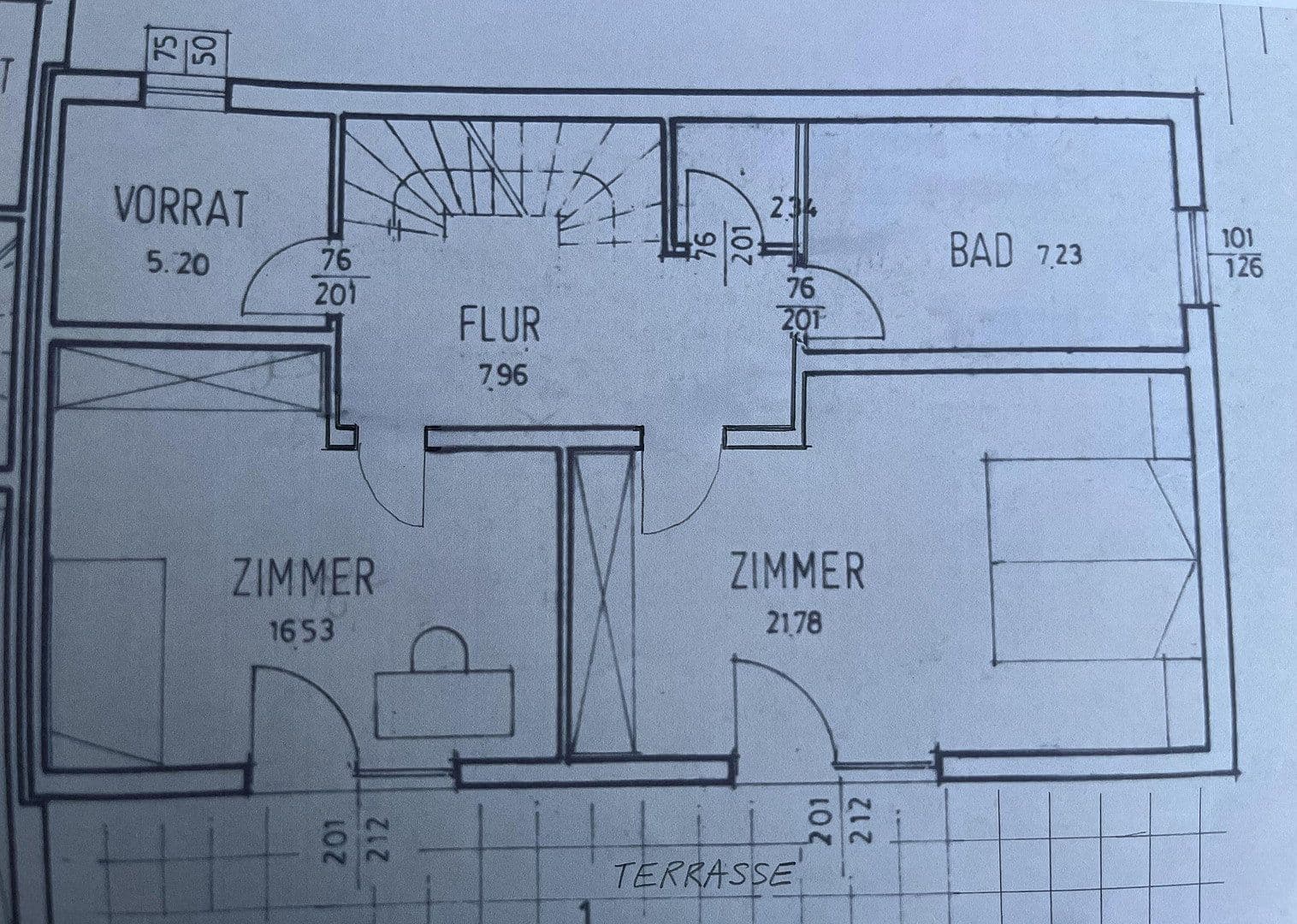 Predaj domu 134 m², pozemok 460 m², Niestetal, Hesensko Predaj domu 134 m², pozemok 460 m², Niestetal, Hesensko