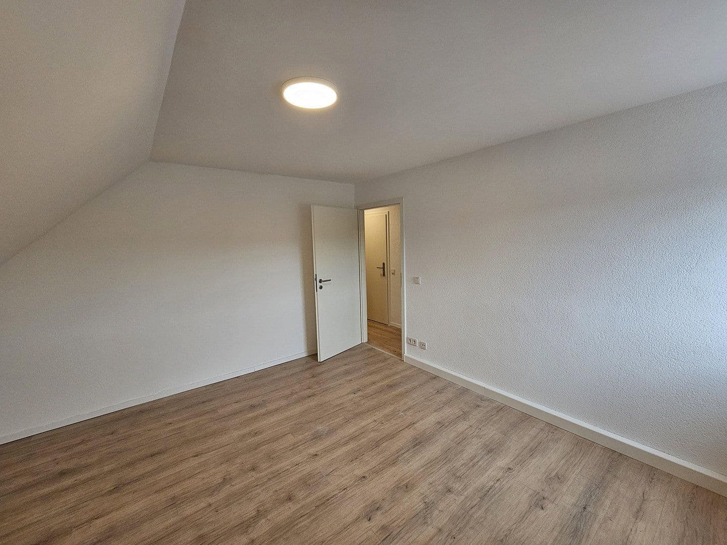 Prenájom bytu 3-izbový 58 m², Brückenstraße 26, Schiffweiler, Sársko Prenájom bytu 3-izbový 58 m², Brückenstraße 26, Schiffweiler, Sársko